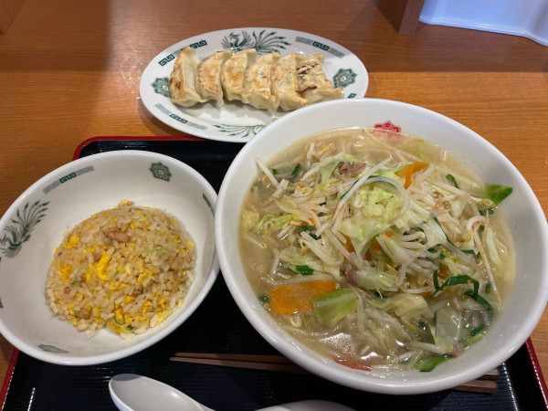 「野菜たっぷりタンメン＋半炒飯＋餃子」@日高屋 越谷平方南町店の写真