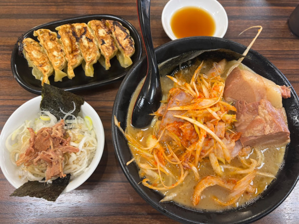 「ネギラーメン950円+角煮300円+セット500円」@百麺 中目黒店の写真