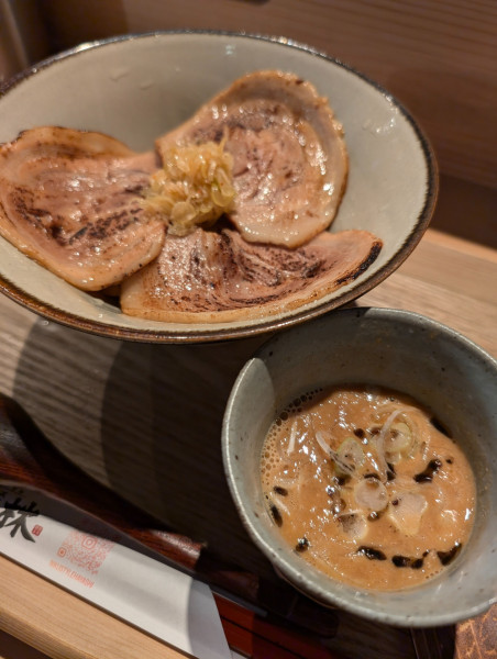 「炙り焼豚つけ麺」@自家製麺 肉スタイル林 神戸六甲道店の写真