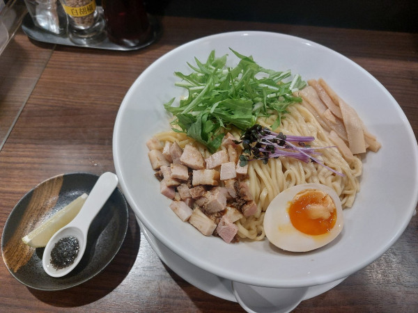 「トリュフ薫るまぜそば(期間限定)」@うさ担 浦和本店の写真