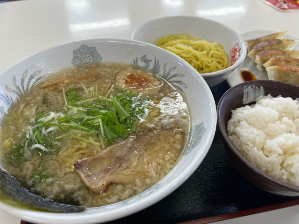 「ガキ大将ラーメン　替え玉　餃子」@ラーメンガキ大将 谷田部店の写真