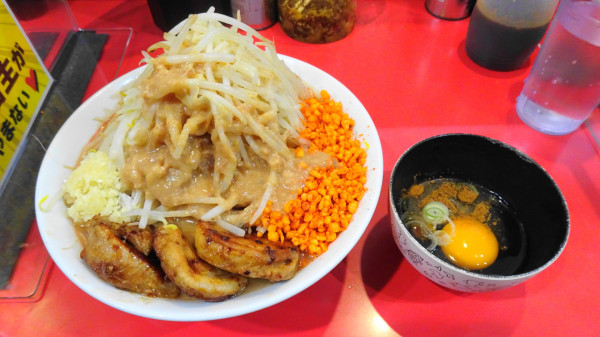 「ラーメン普通焼豚マシマシ3枚入（1,000円）＋スキヤキ」@千里眼の写真