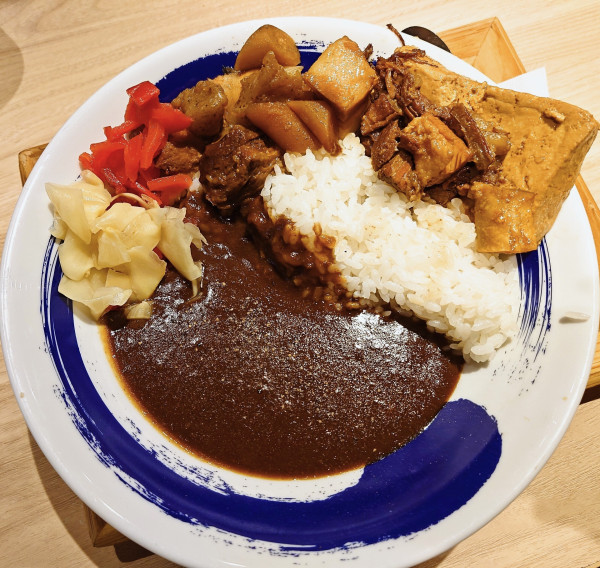「肉カレー」@肉めし 岡もと 御徒町店の写真