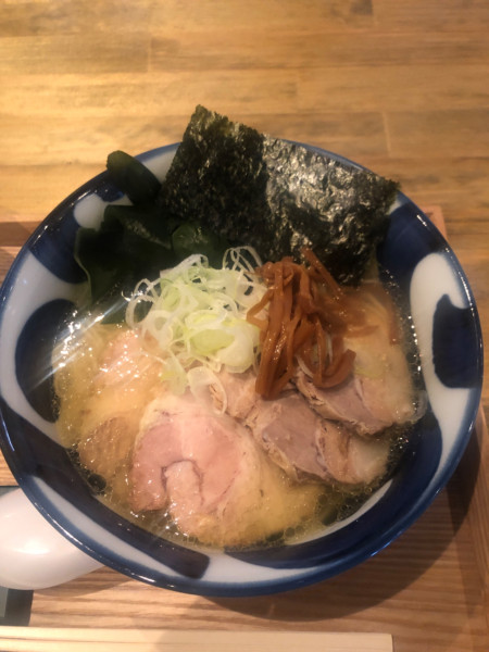 「塩ラーメン、チャーシュー、ワカメ」@らーめん川井の写真