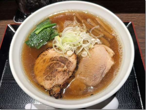 醤油（秋刀魚出汁・手揉み麺）（950円）