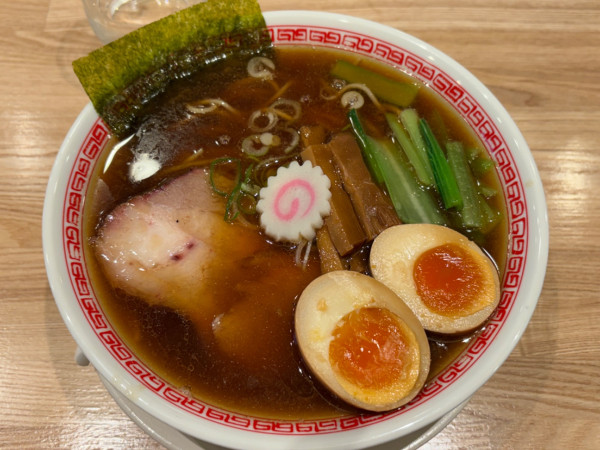 「中華そば（炭火吊るし焼きチャーシュー２枚）」@麺や みかんの写真