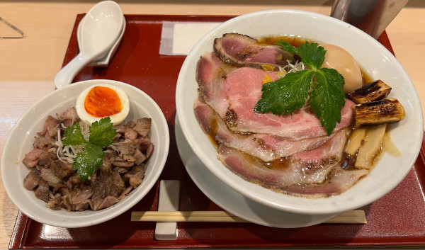 「特製紀州鴨そば+炙りチャーシュー丼」@燃えよ麺助の写真