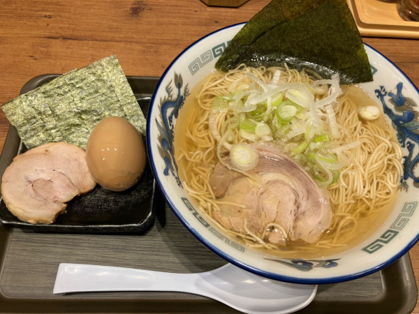 「朝らーめん(梅抜き)＋特製盛り」@舎鈴 ビーンズ武蔵浦和店の写真