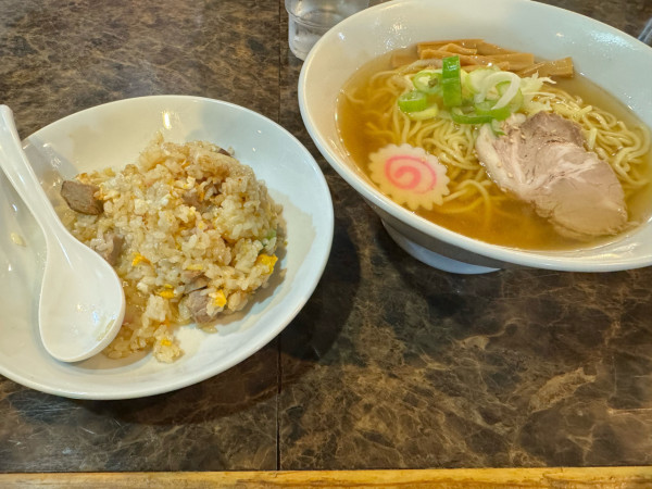 「しおらーめん630円+チャーハンセット320円」@らーめん超ひがし皐月の写真