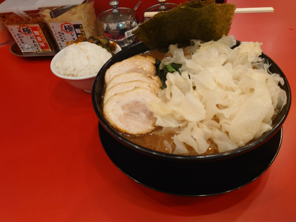 「ラーメン大煮豚ライス✖️3しろきくらげ硬め濃いめ多め」@大輝家直系 麺屋 旭の写真