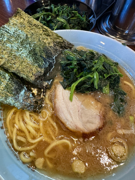 「ラーメン880＋ほうれん草120＋きくらげ120＋キャベチャー1」@金八家の写真