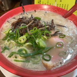 九州とんこつメロディー(1100円)＋替え玉(150円)