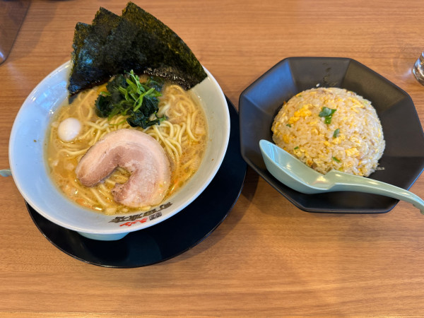 「ラーメンチャーハンセット（並盛・160g）1,200円」@町田商店 館林店の写真