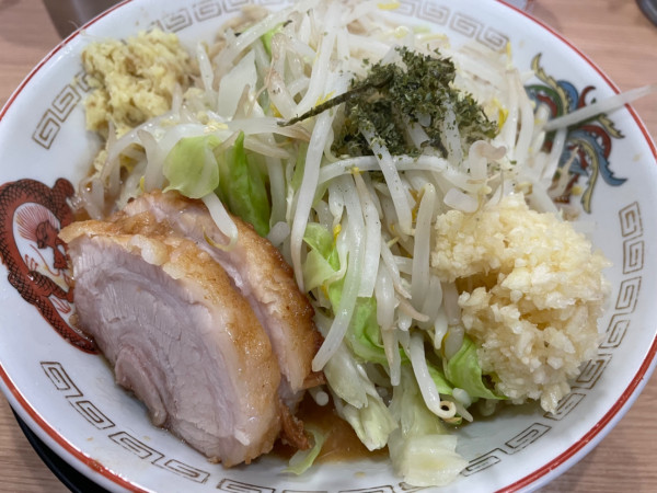 「ミニ味噌山、缶ビール1350円」@ラーメン豚山 金沢文庫店の写真