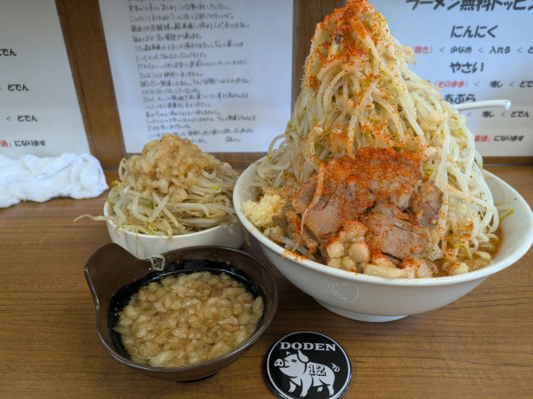 「【限定】赤らーめん大(大蒜少し、野菜どでん、アブラどでん)」@ラーメンの店 どでん 北浦和店の写真