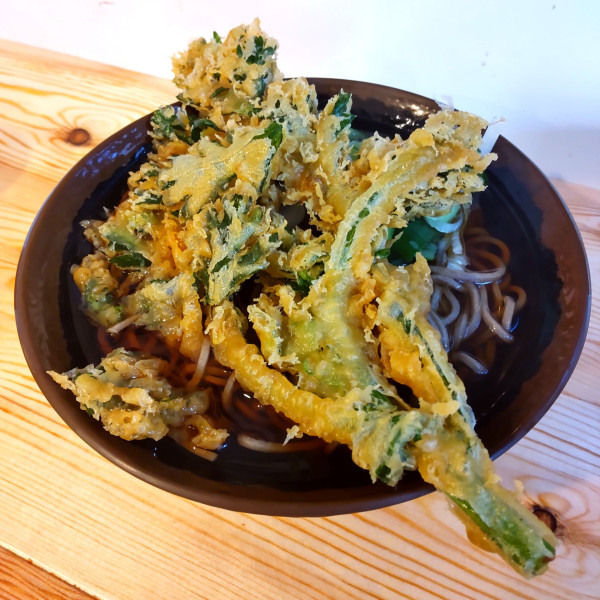 「春菊天そば（￥550）」@立喰いそば でんの写真