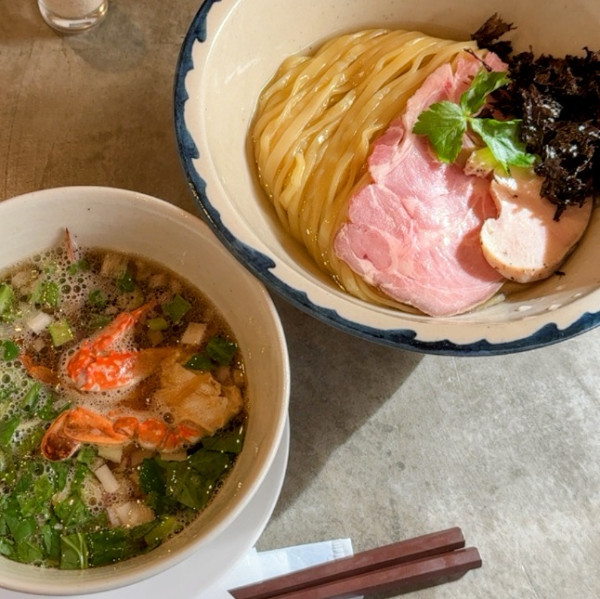 「昆布水つけめん（鶏とカニ出汁）1,100円」@八二軒の写真