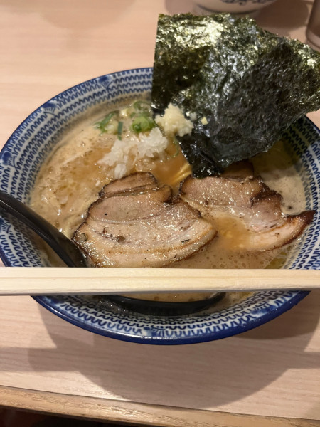 「豚骨醤油ラーメン」@RAMEN YAMADAの写真