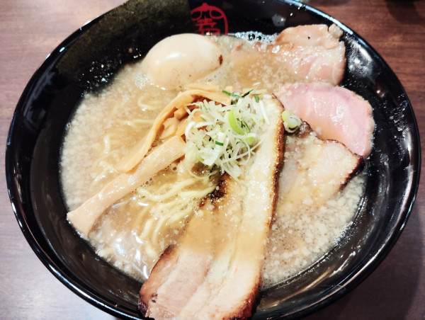 「竈 KAMADO 復活祭 特製くんたまチャーシューメン」@つけ麺屋 ひまわりの写真