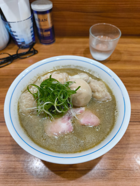 「ワンタン中華そば+味玉+麺大盛　1950円」@中華そば 西川の写真