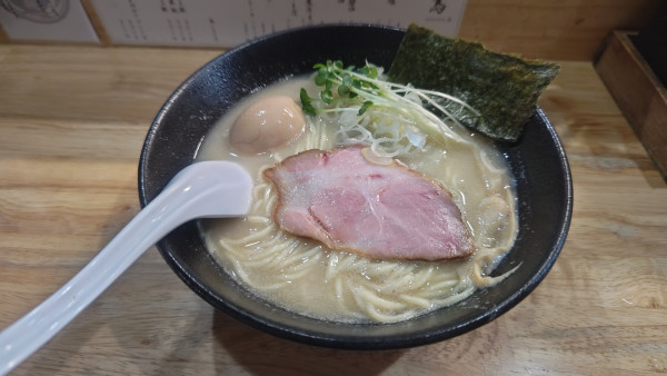 「半熟味玉塩鶏白湯魚介そば 1110円」@麺屋 白鷺 -shirasagi-の写真