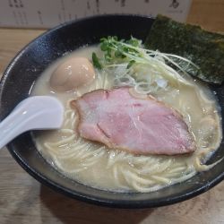 半熟味玉塩鶏白湯魚介そば 1110円