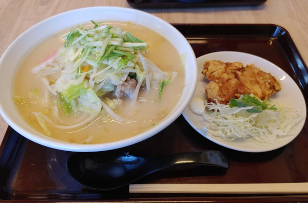 「濃厚タンメン(800円)、名物「太郎」唐揚げ(140円)」@埼玉タンメン 山田太郎 川島インター店の写真