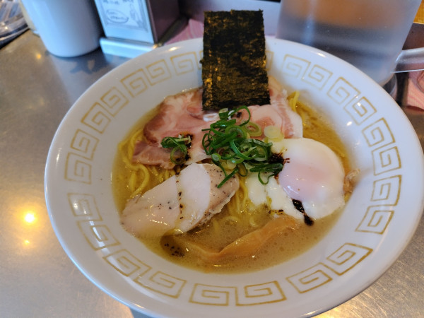 「鶏白湯麺」@麺や くろえもんの写真