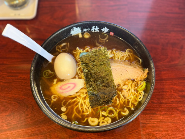 「魚介中華そば小盛り(160g)1000円」@麺や独歩 拝島駅前店の写真