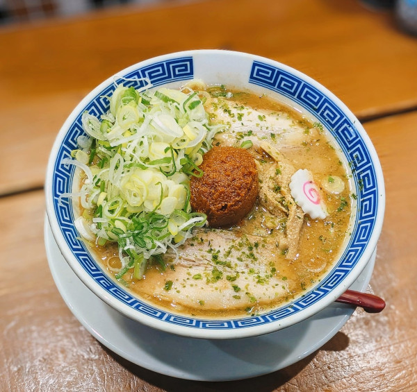 「ネギからみそラーメン」@からみそラーメンふくろう 関店の写真