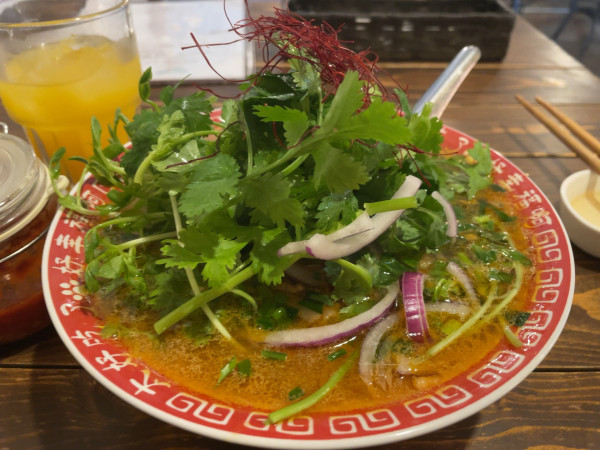 「牛辛麺・ランチセット＋パクチー大盛り：1350円＋150円」@chaochiの写真