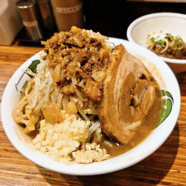 「濃厚雷そば並＋肉付やわらか軟骨」@雷 松戸駅東口店の写真