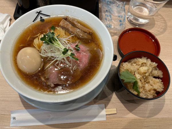 「濃酵黒醤油(味玉)ラーメン➕ホタテご飯」@麺 ひしおのキセキの写真