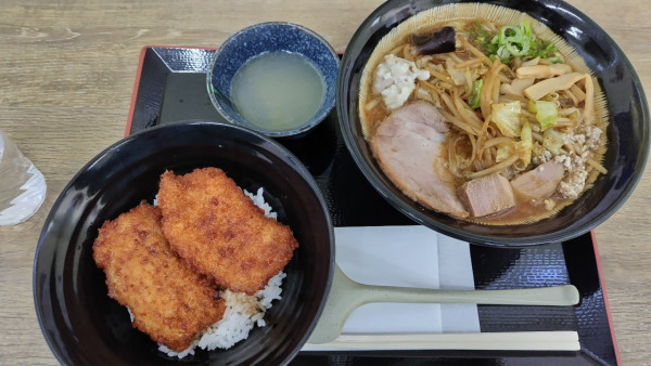 「令6·11·25新潟濃厚味噌ラーメン＋タレカツ丼(小)1500円」@潟食の写真