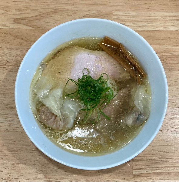 「MIXワンタン1250円」@地球の中華そばの写真