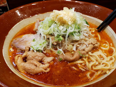 「辛いモツラーメン（味噌）・麺増600（ニンニク・辛さ普通）」@ピコピコポンの写真