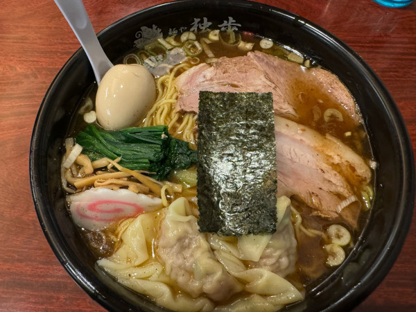 「極上魚介中華そば」@麺や独歩 拝島駅前店の写真