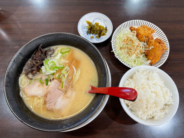 「唐揚げセット　￥８３０」@中華料理 栄徳の写真