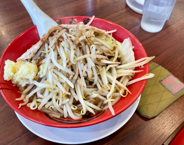 「にんにく背脂漆黒醤油らーめん」@ラーメン魁力屋 千里丘店の写真