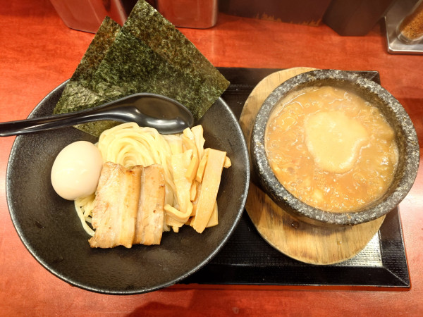「石焼ごまつけ麺(全部のせ、半麺、1130円)」@つけ麺屋 のぶなが 北口店の写真