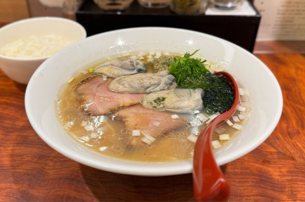 「【限定】牡蠣そば¥1400、牡蠣コンフィ×2 ¥400」@三馬路 東京店の写真