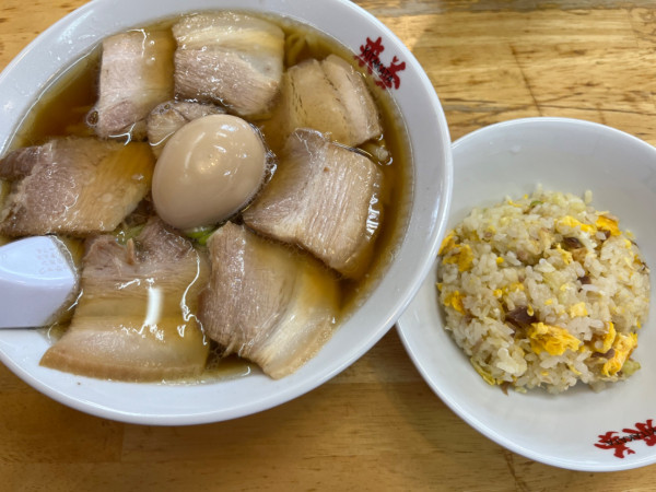 「喜多方チャーシュー麺半熟煮卵のせ+ミニチャーハン:1130+」@喜多方ラーメン 来夢 会津若松駅前店の写真