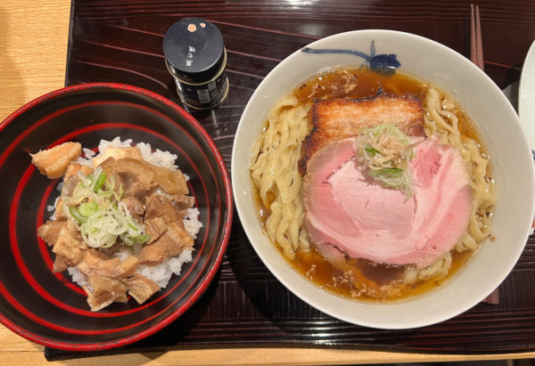 「生姜そば（手揉み）大盛1300円+チャーシュー丼300円」@麺 みつヰの写真
