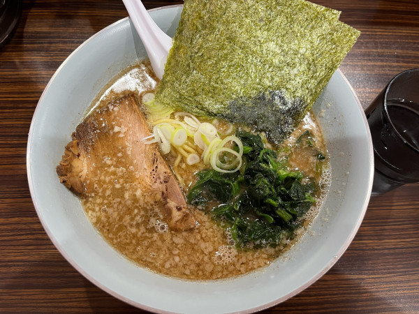 「背脂煮干中華そば900円」@背脂煮干中華そば 二代目たかちゃんらーめんの写真