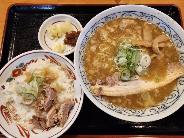 「とんこつ煮干しラーメン+アブラごはん 900+200円」@なひゃんず食堂の写真