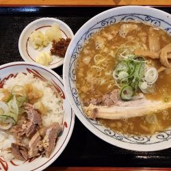 とんこつ煮干しラーメン＋アブラごはん　900＋200円