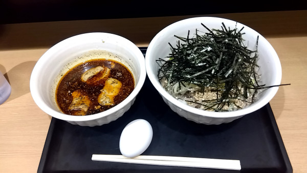 「鶏そば（９９０円）」@なぜ蕎麦にラー油を入れるのか。 田町店の写真