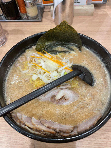 「合わせ味噌らーめん（チャーシュートッピング）」@北海道らーめん奥原流 久楽 EQUiA北千住店の写真