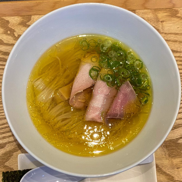 「地鶏光麺 艶塩（半麺）¥1,100」@支那そば 鋳の写真