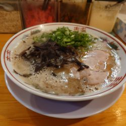 豚骨ラーメンやわ＋替え玉やわ